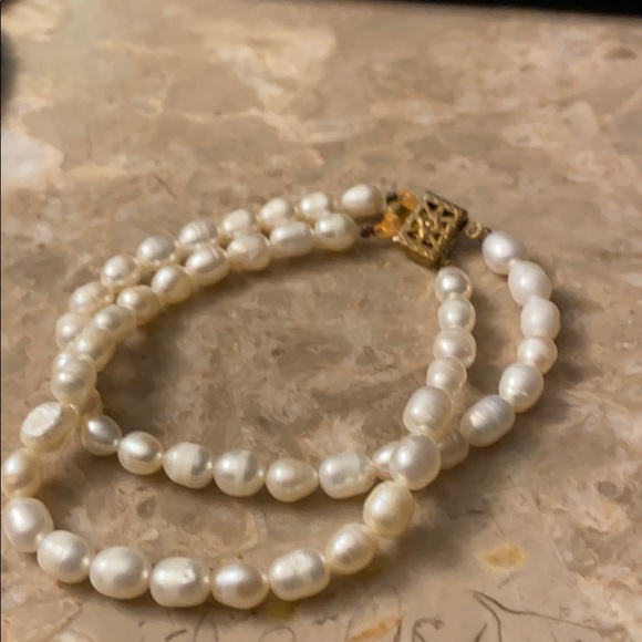 Vintage Freshwater Pearl Bracelet / Golden Clasp - Picture 3 of 4